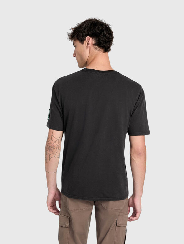 Beige T-shirt with appliqu&eacute;s - 3