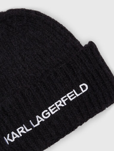 Knitted hat with contrast logo - 4