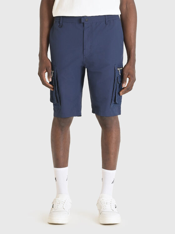 Къси панталони с акцентни джобове - 1