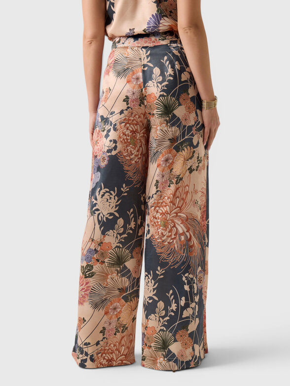 Pleated pants with floral print - 2