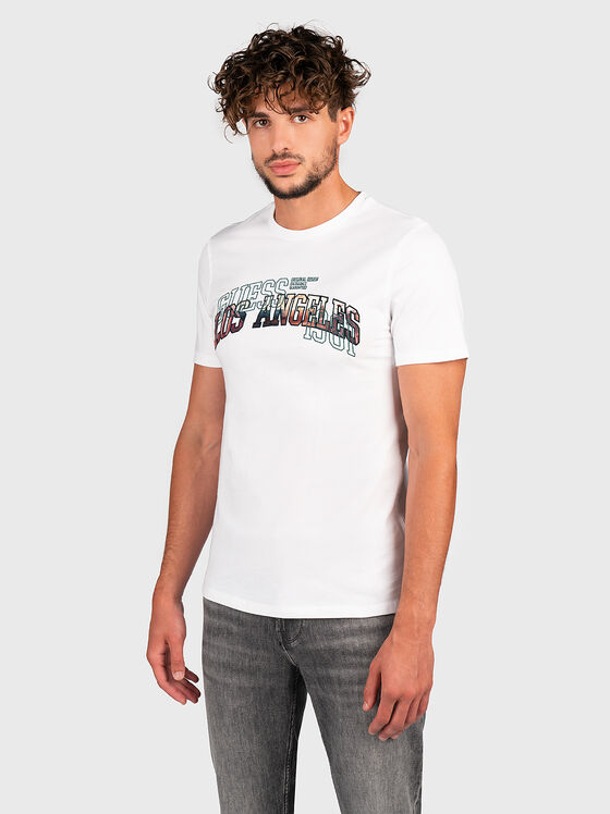 Бяла тениска с бродирано лого - 1