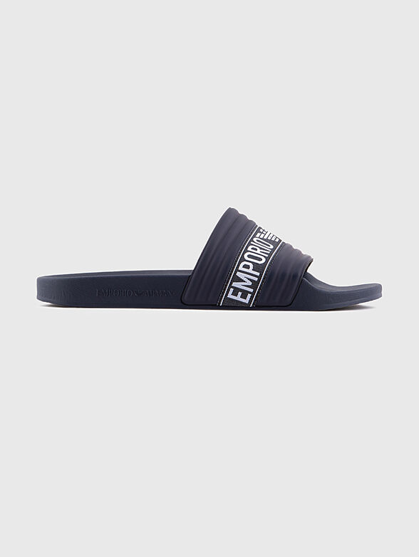 Black beach slippers with logo accent - 1