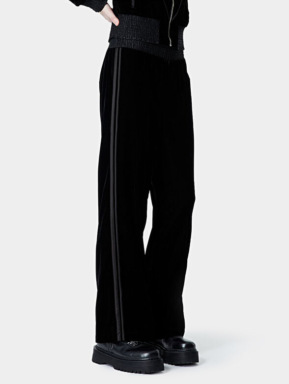 Velvet trousers in black color - 3