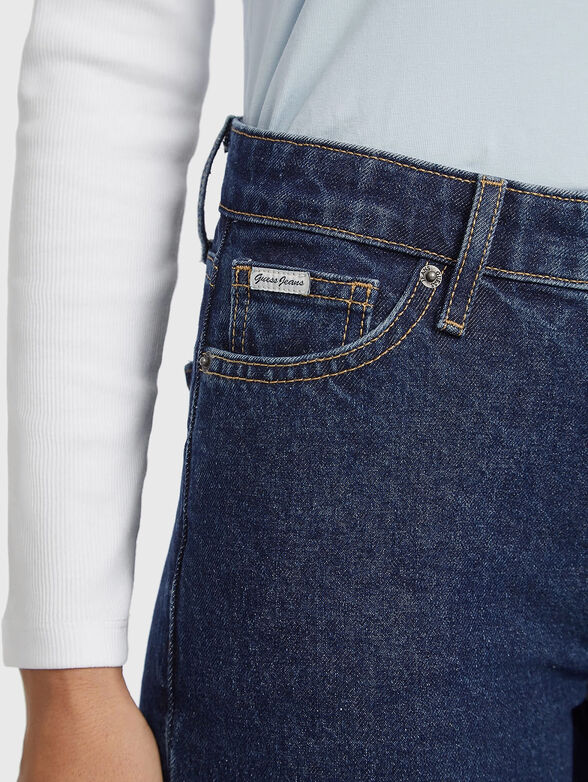 Straight jeans with a mid-rise waist - 4