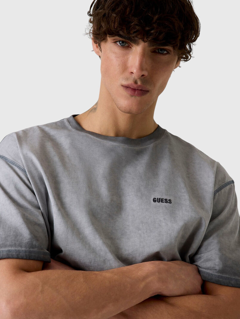 Cotton T-shirt with a round neckline - 3