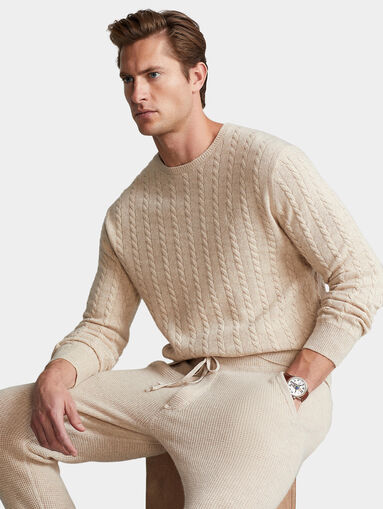 Beige sweater with oval neckline - 4