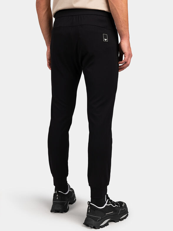 Sports pants with logo patch - 2