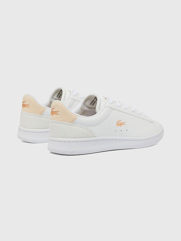 Sports shoes with contrasting details - 3