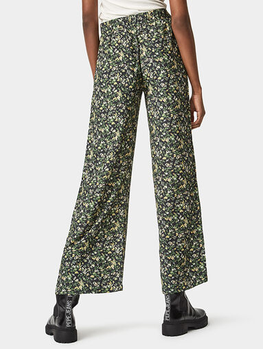 Pants with floral print - 5