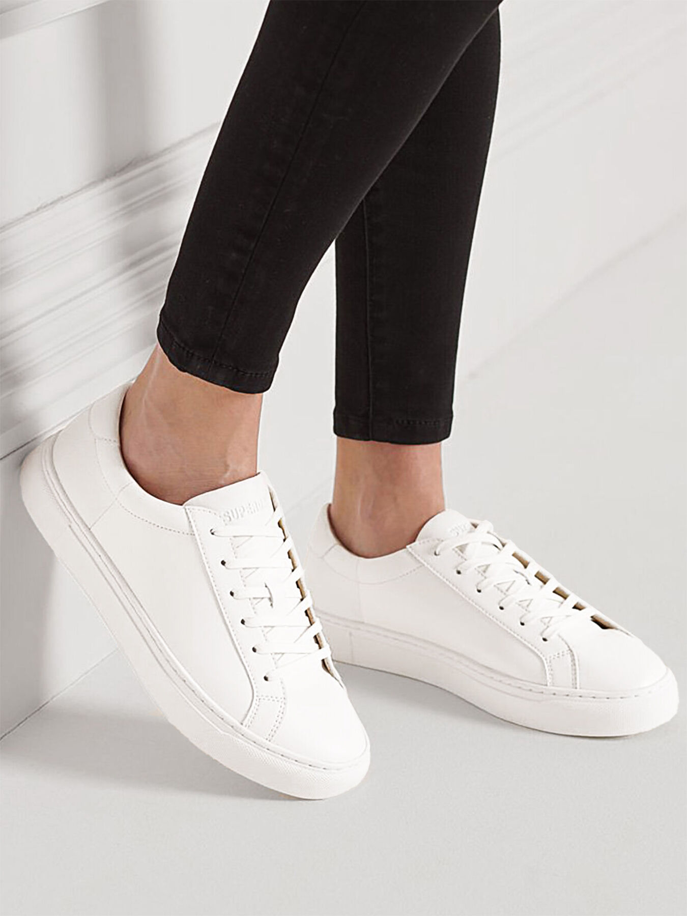 Vegan retro sneakers top