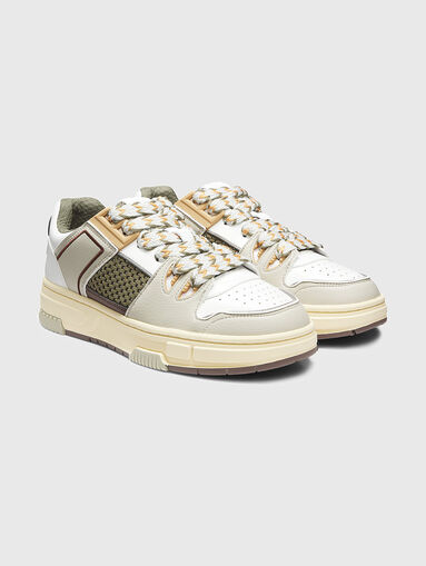 Sports shoes with accent ties - 3