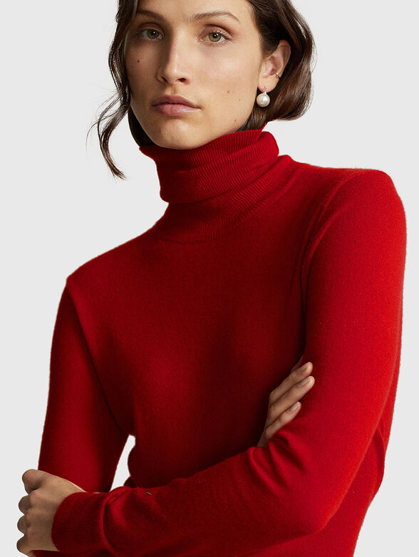 High neck cashmere sweater in red  - 4