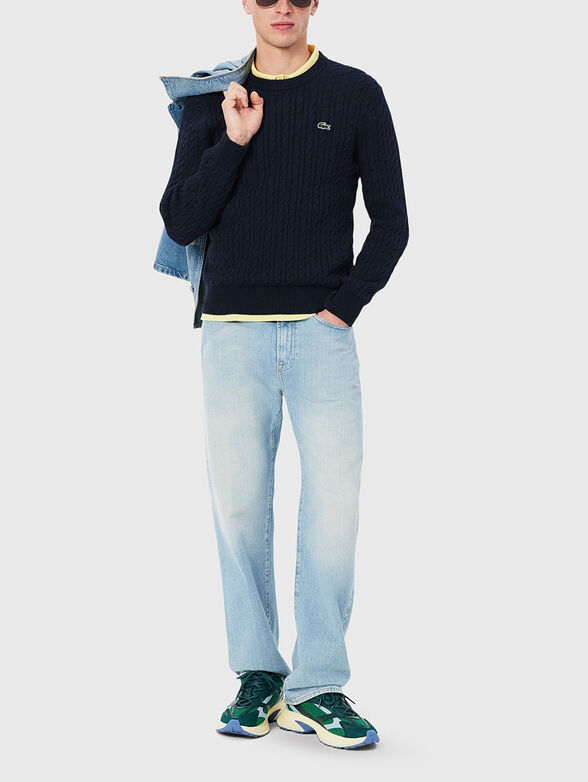 Памучен плетен пуловер с оавално деколте - 2