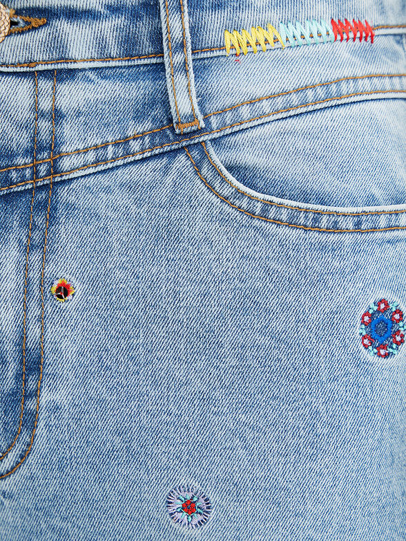 Jeans with embroidered details - 5