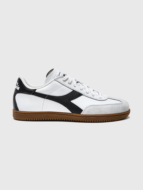 Sports shoes with contrasting logo - 1