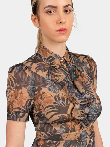 Short dress with floral print - 3