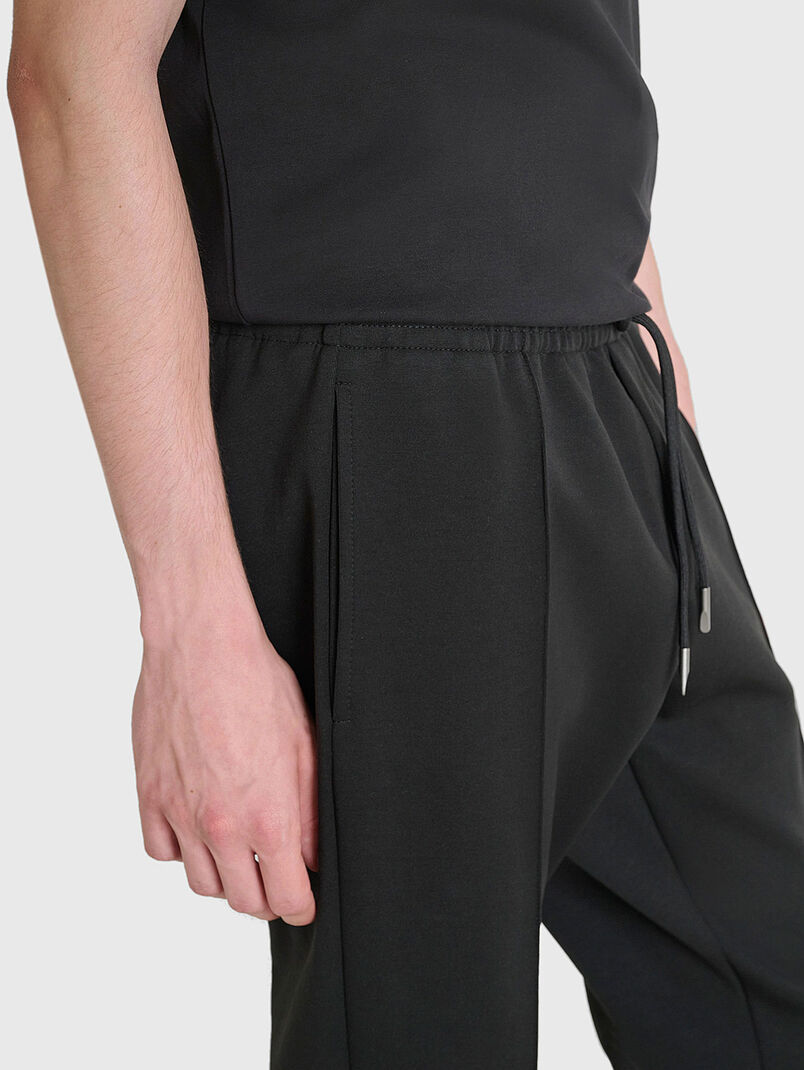 Sport trousers with pockets - 3