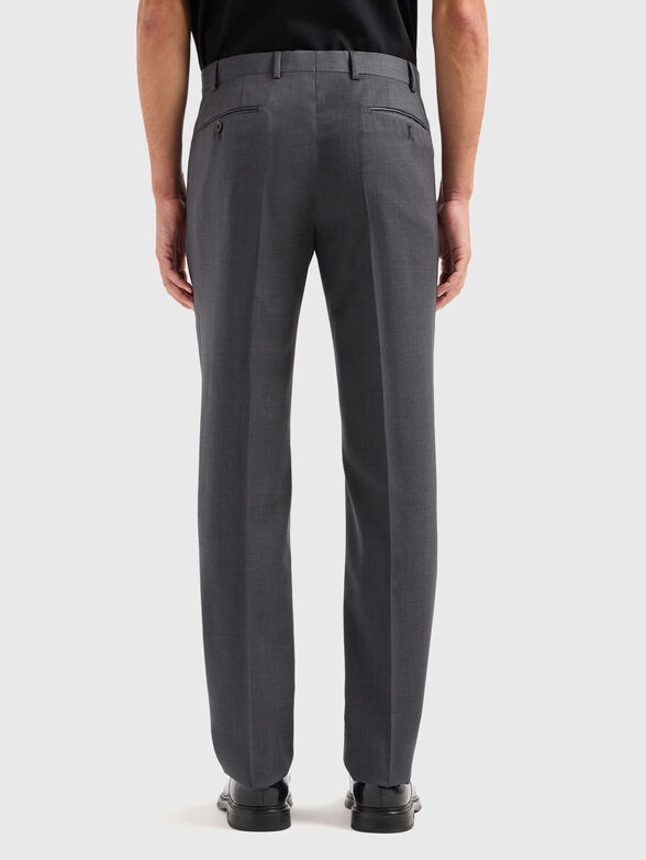 Straight trousers with pockets - 2