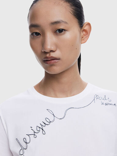 T-shirt with contrasting embroidery - 5