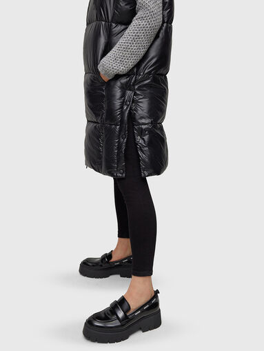 Padded vest with logo patch - 3