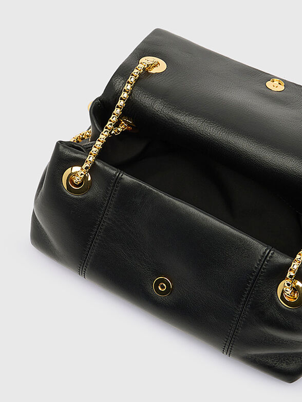 Leather bag with gold details - 2