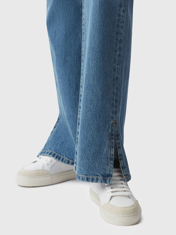 Sports shoes with colorful accents - 2