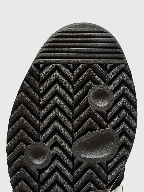 Sports shoes with contrasting trim - 5