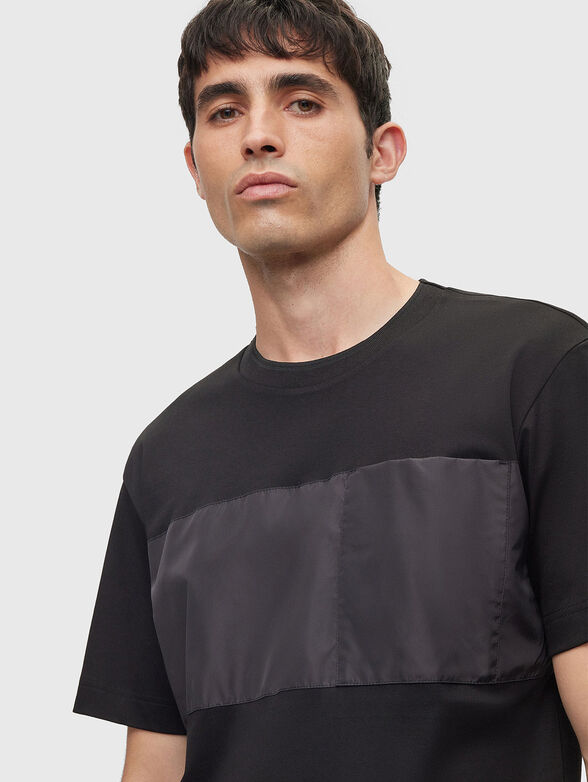 Black t-shirt with contrasting detail - 4