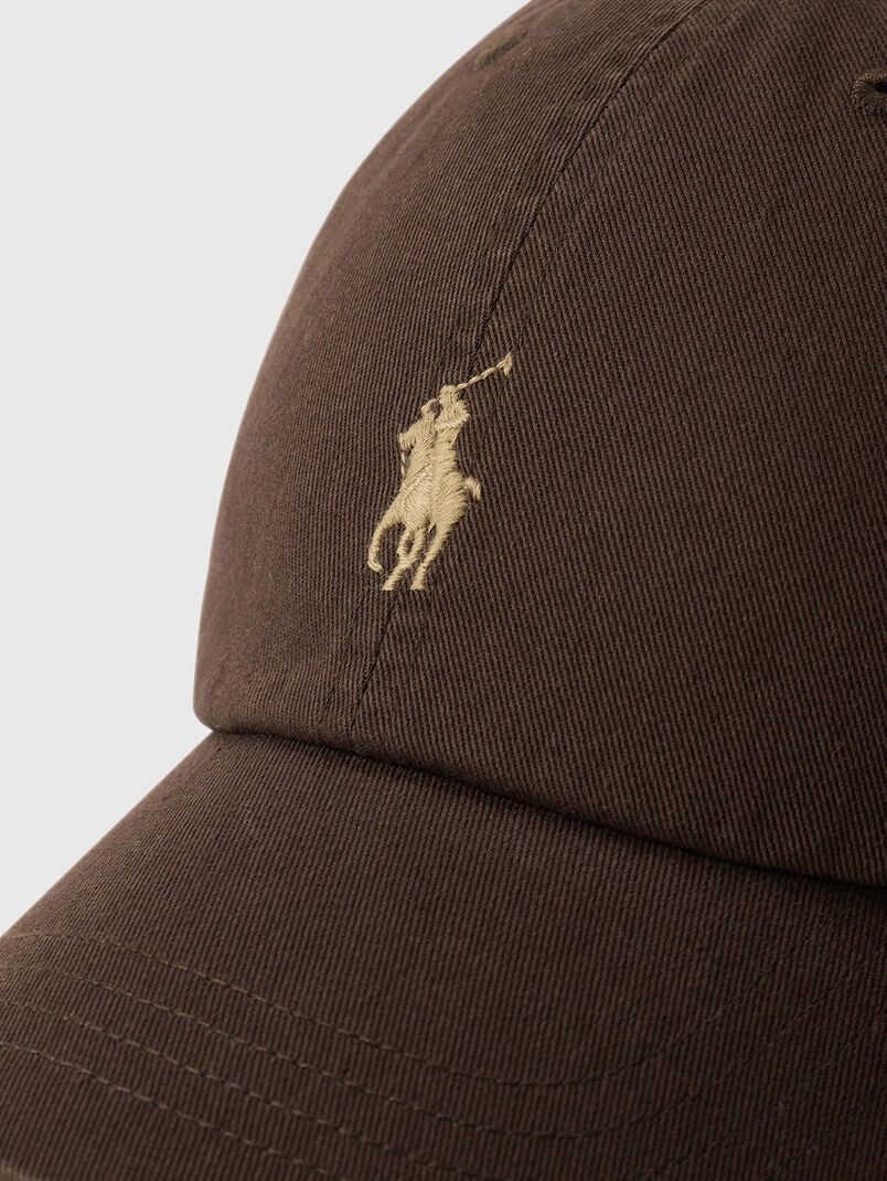 Cap with a visor and logo detail - 3