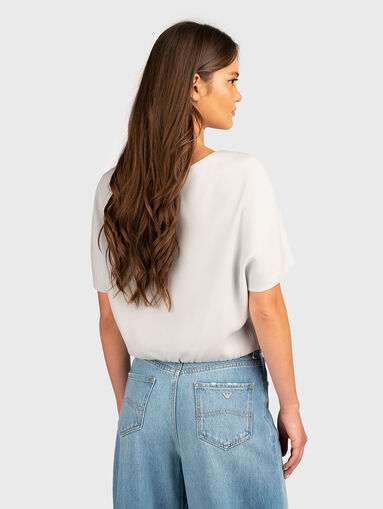 Short T-shirt with oval neckline - 3