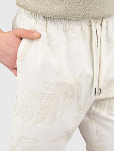 Cotton shorts with floral motifs - 4