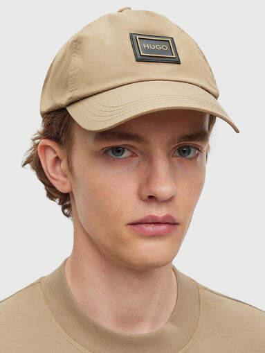 Cap with logo detail - 4