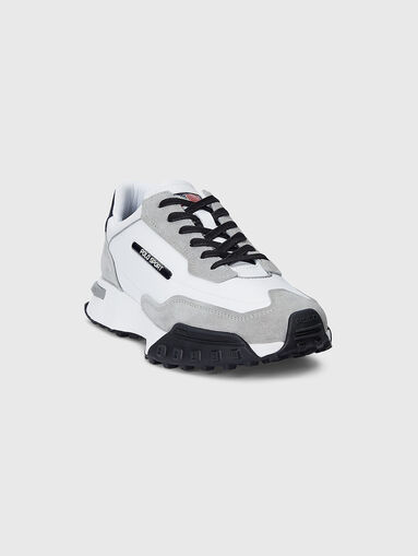 Sports shoes with contrasting details - 4
