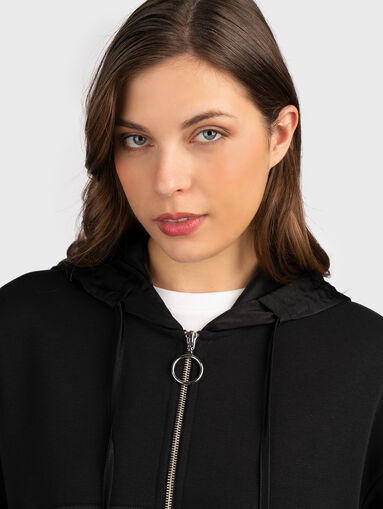 Zip up sweatshirt in black  - 4