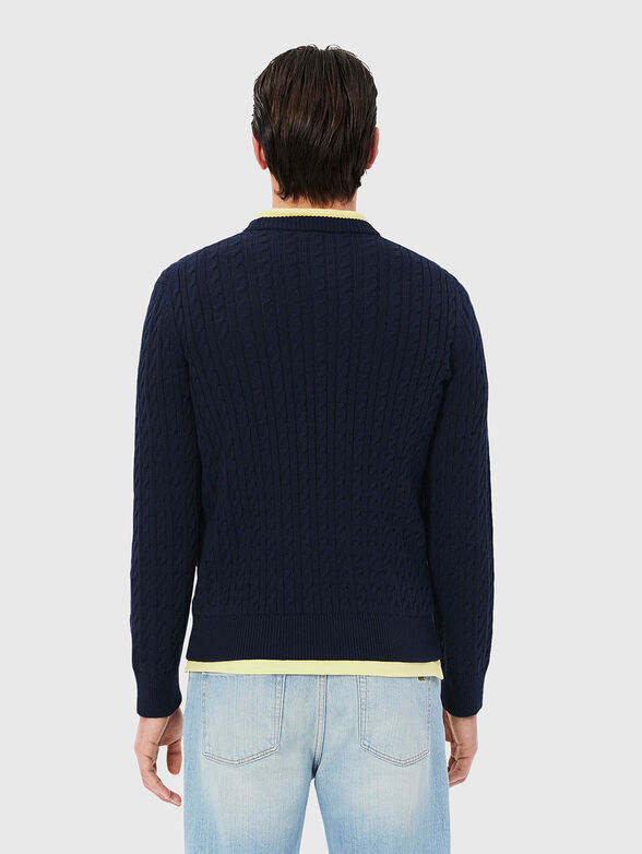 Памучен плетен пуловер с оавално деколте - 3