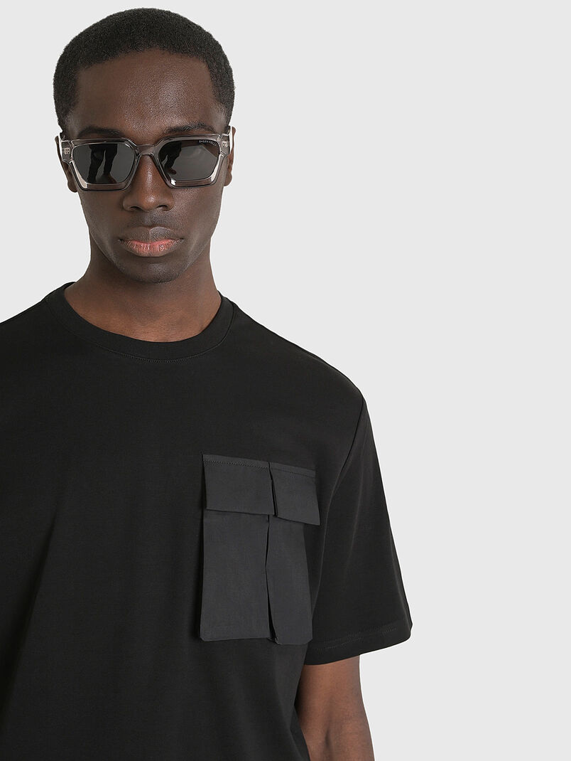 Black T-shirt with accent pockets - 3