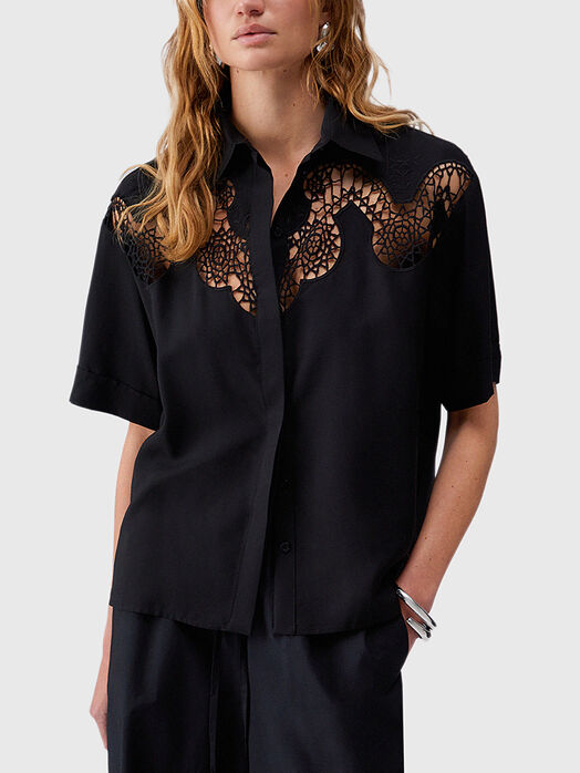 Short sleeved shirt with lace embroidery