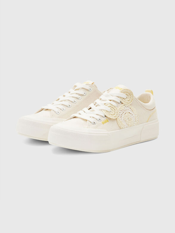 Sneakers with detail - 2