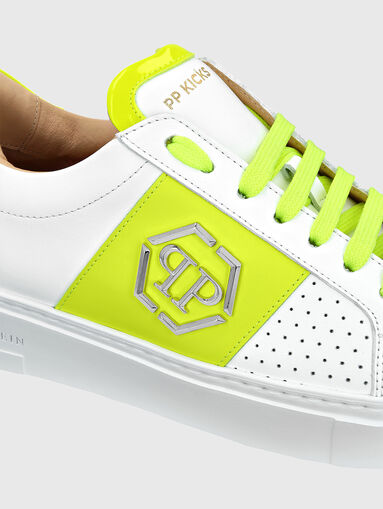 Leather sports shoes with black inserts - 3