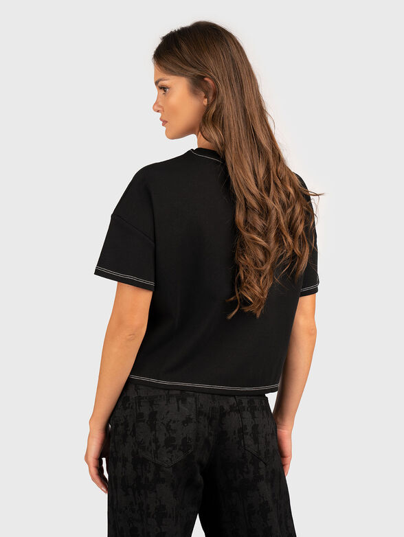 Cropped T-shirt with contrast stitching - 3