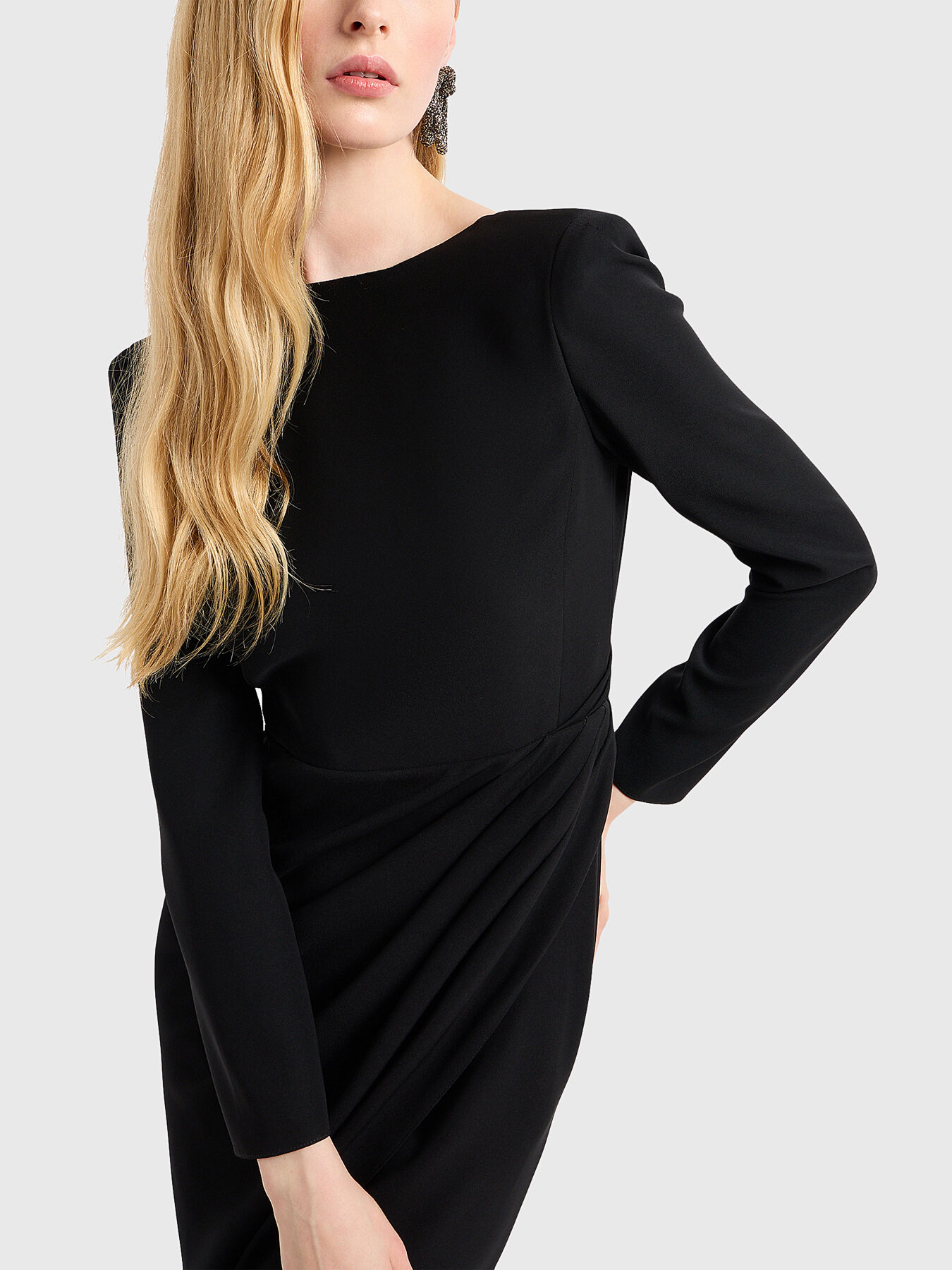 ワンピース EMPORIO ARMANI Woman Dress Black H3NA2A2NXYZ 0999 Black dress brand EMPORIO ARMANI — Globalbrandsstore.com/en