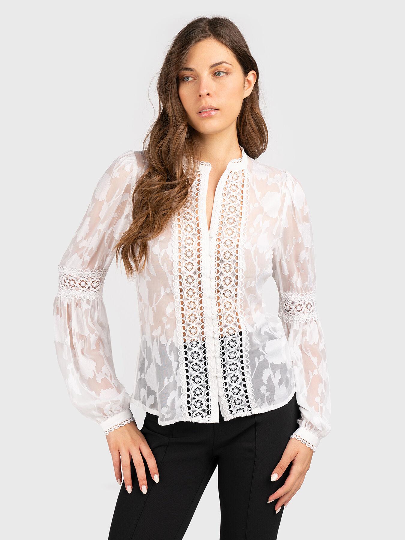 【関税込み】GUESS USA オフホワイト リラックス フーディ WORKWEAR」 フルジップフーディー(M ホワイト): トップス｜Right