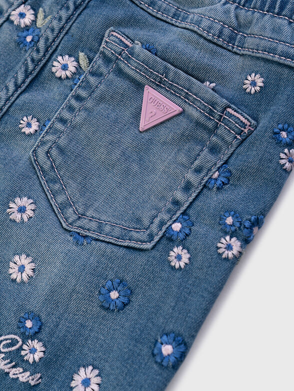Jeans with embroidered flowers - 3