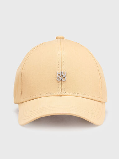 Baseball cap with embossed logo - 3
