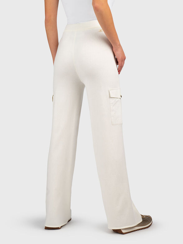 Sports pants with cargo pockets - 2