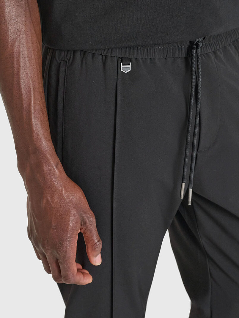 Trousers with pockets and mini logo - 3