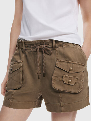 Shorts with accent pockets - 3