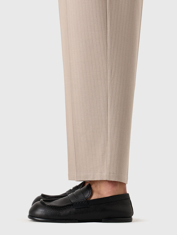 Beige trousers with an edge - 3