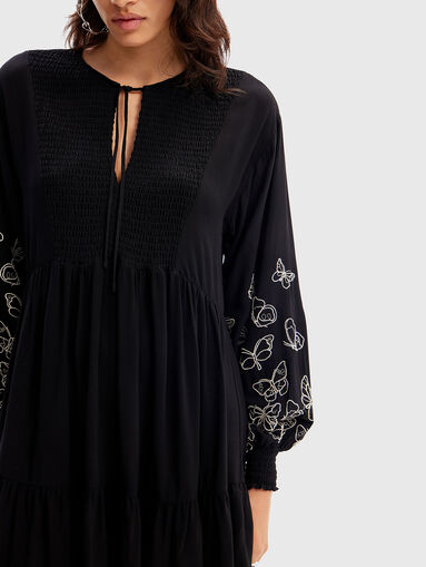 Contrast embroidery dress - 4