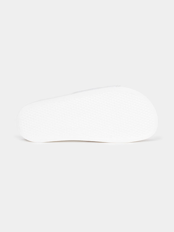 Slides in black with logo detail - 5